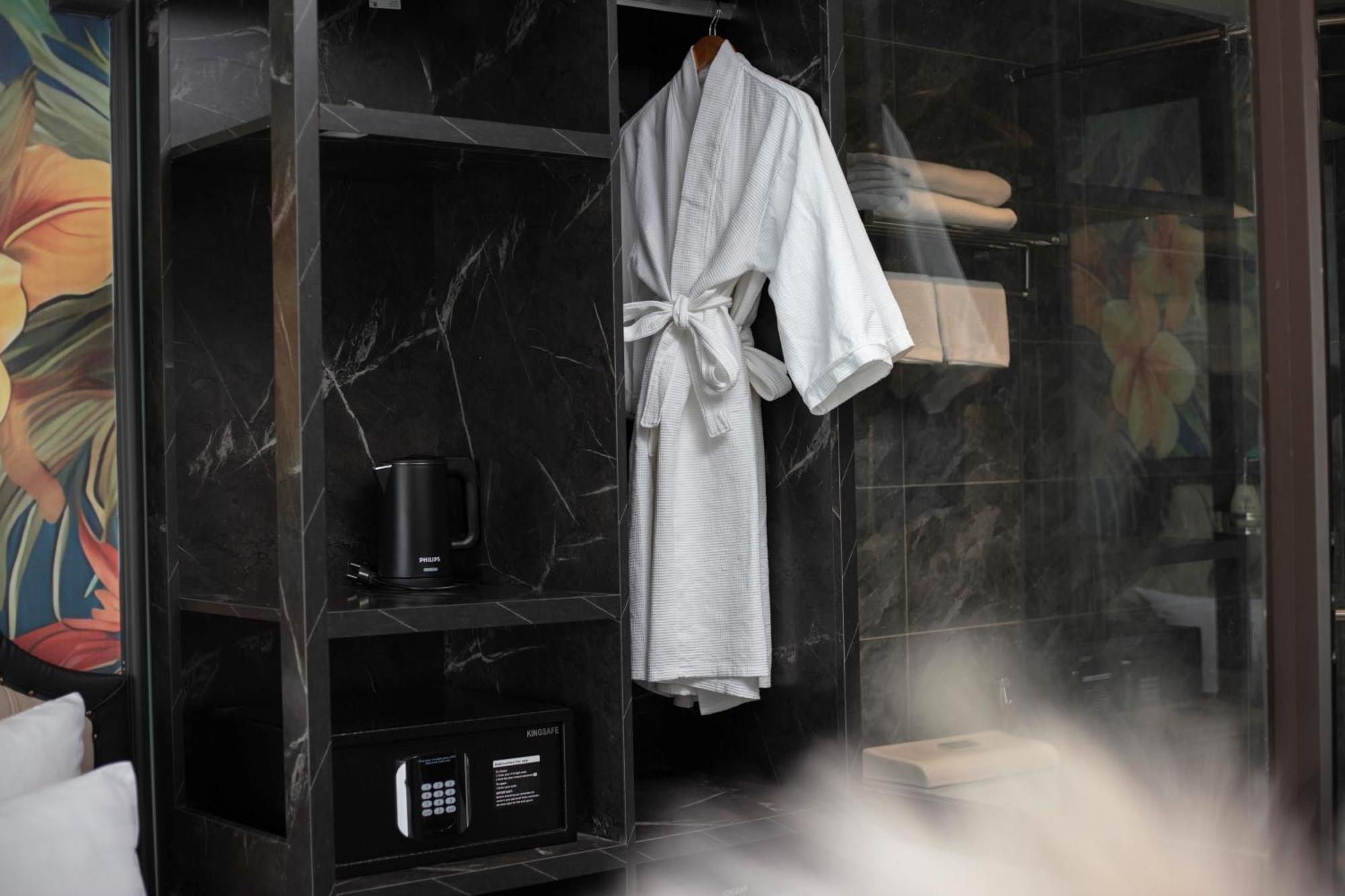 Madelise Amica Hotel And Travel Hanoi Eksteriør billede